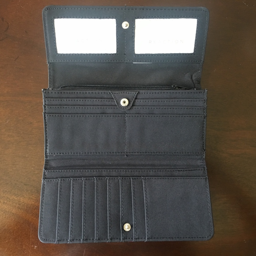 Kenneth Cole Reaction Wallet Envelope - Picture 5 of 8